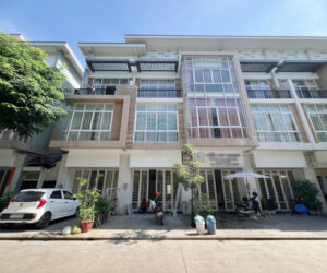 ផ្ទះអាជីវកម្ម សម្រាប់ជួល ក្នុងបុរីប៉េងហួតបឹងស្នោរ